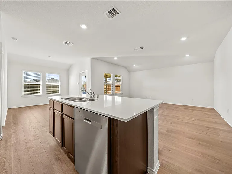 1532 Skyline Dr — Photo 6