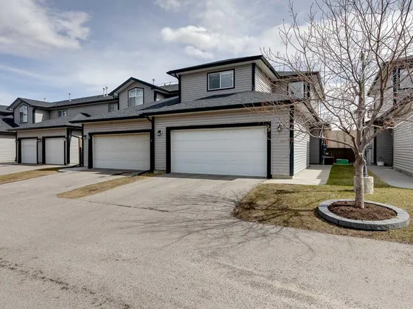 102 W Canoe Sq SW #15, Airdrie, AB T4B 2Z1