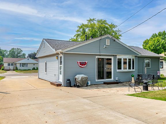 3rd image of 6209 Elm Ave