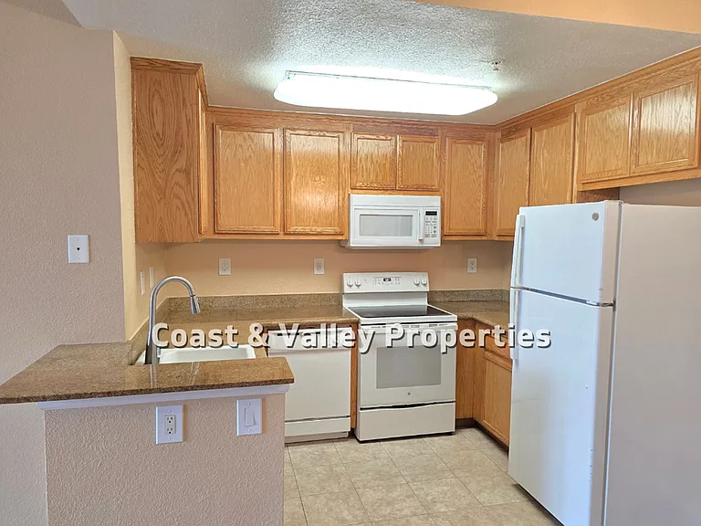 427 W Laurel Dr #I — Photo 3
