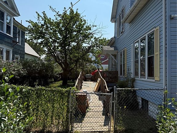 4th image of 51 Ruggles St