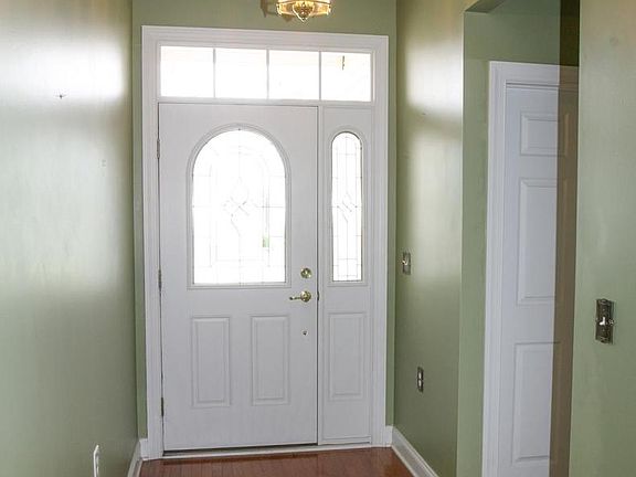 2nd image of 401 Topiary Ln