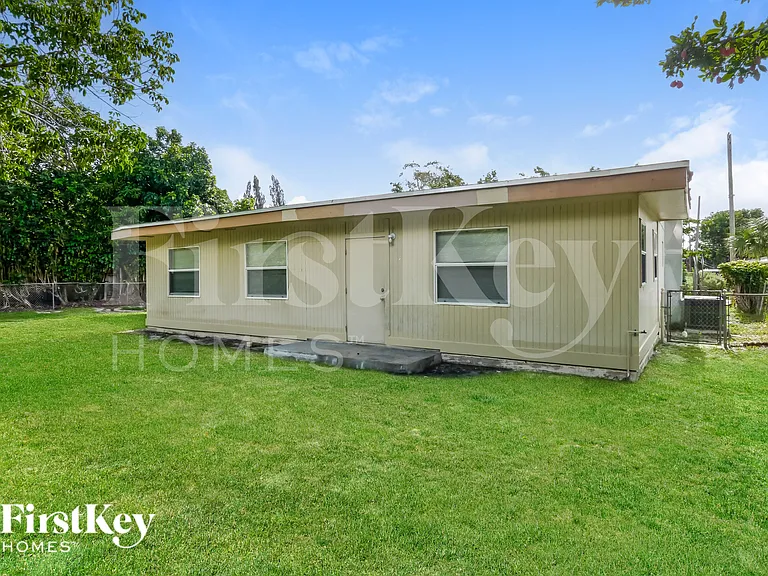 4531 NE 5th Ave — Photo 18