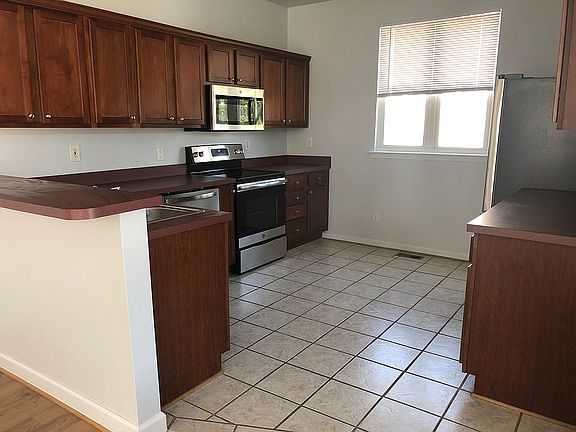 4th image of 3723 Dupont Cir