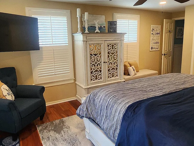 5217 Harbor Beach Blvd — Photo 31
