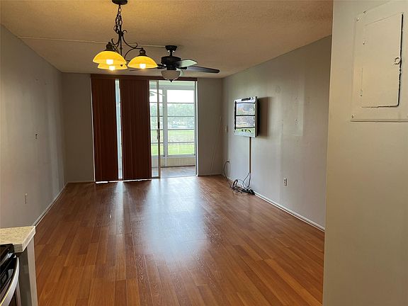 5th image of 8081 N Sunrise Lakes Drive #208