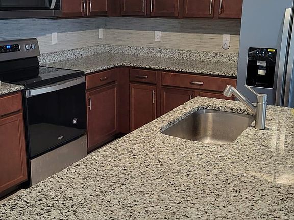 3rd image of 474 Taft Dr