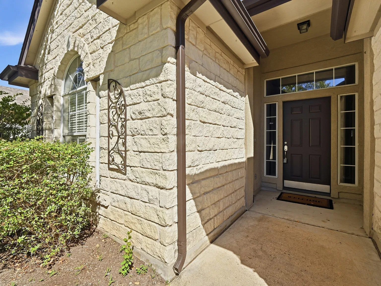 3 bed, 1818 sqft, $3,095 — Photo 4