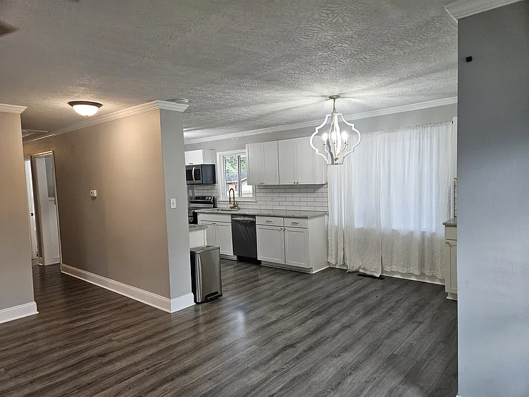 1818 Cherokee Dr — Photo 6
