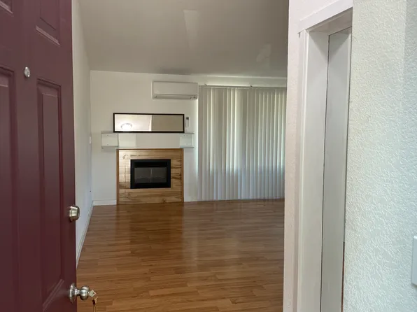 20415 28th Ave W #B, Lynnwood, WA 98036