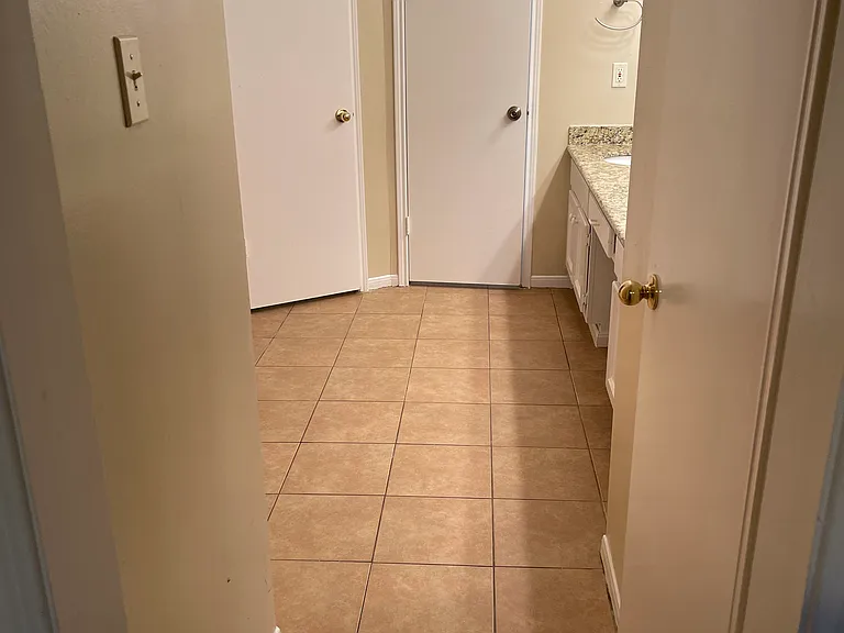 2914 Arrowhead Dr — Photo 1