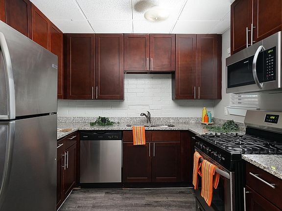 3rd image of 6810 Glendora Ave APT 14