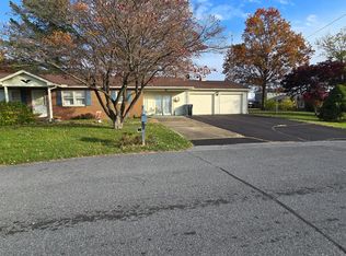 292 Cherry Lane Dr, Chambersburg, PA 17202