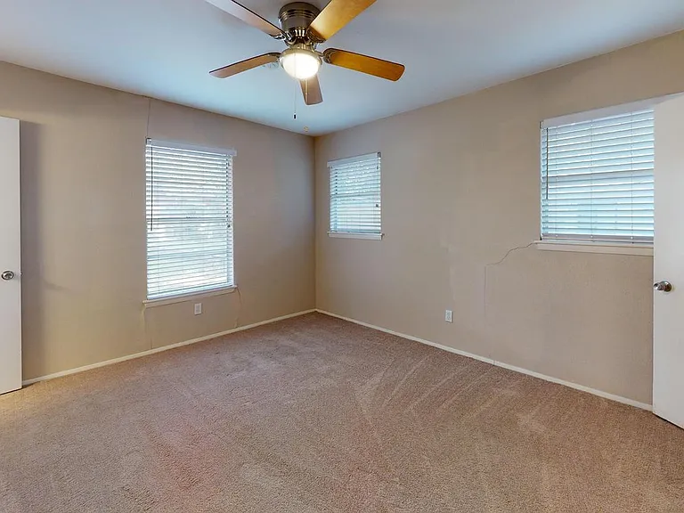 7209 Ellis Rd — Photo 9