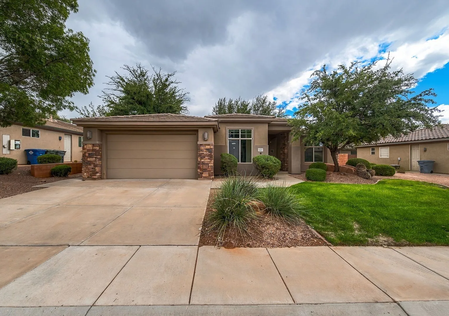 Beautiful 3 Bedroom Home in Ivins! — Photo 1