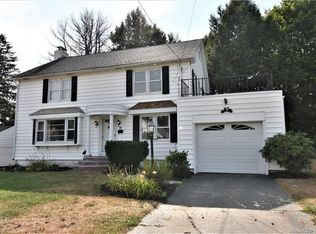 26 Edmond St, Putnam, CT 06260