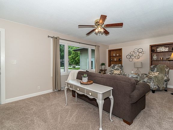5th image of 1109 Columbine Dr