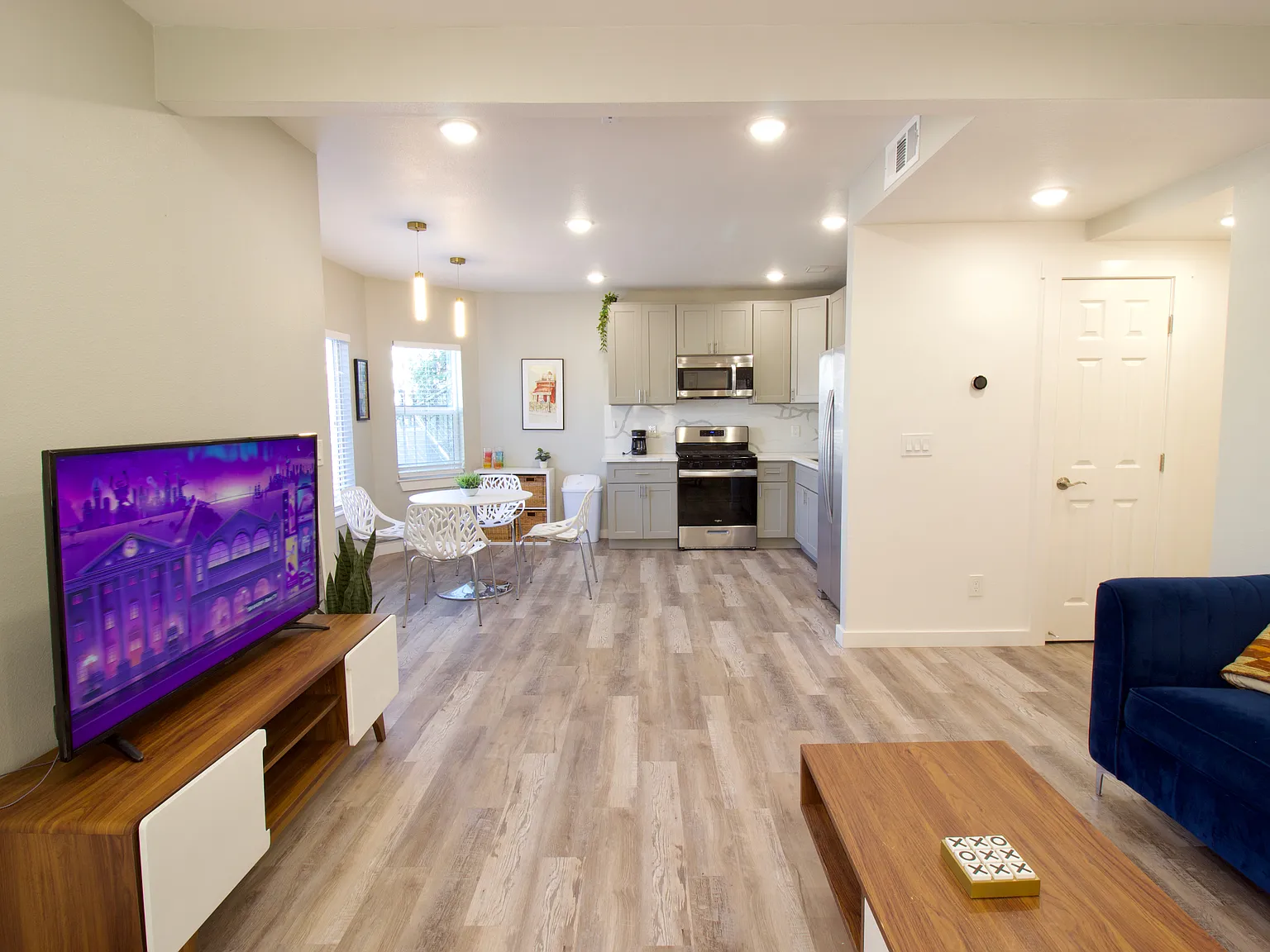 6 bed, 4.5 bath, $1,150 — Photo 3