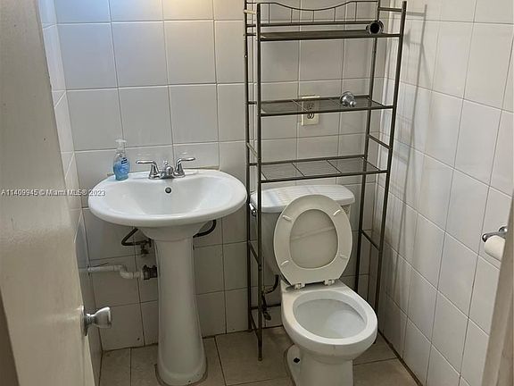 4th image of 15225 NE 6th Ave APT B104