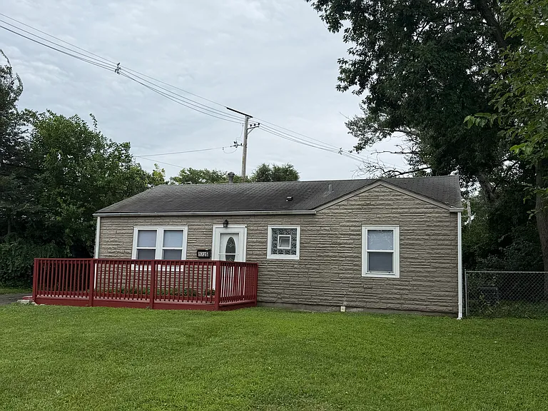 1726 Hosmer Ln — Photo 3