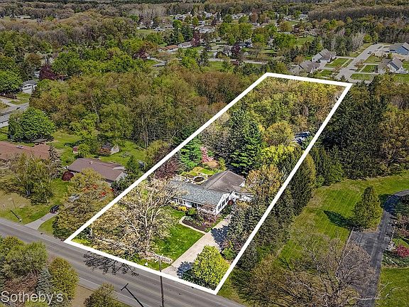 4th image of 610 W Ellis Ave