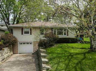 1740 Chaney Rd, Dubuque, IA 52001