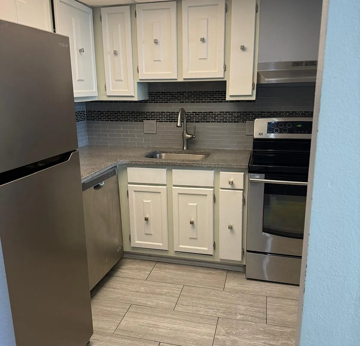 1 bed, 1.5 bath, 799 sqft, $1,900 — Photo 3