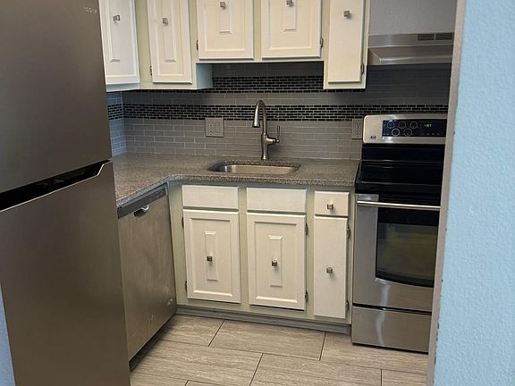 3rd image of 400 E Colonial Dr APT 505