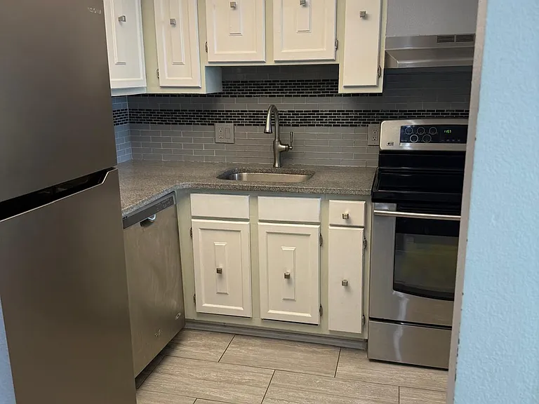 400 E Colonial Dr #505 — Photo 3