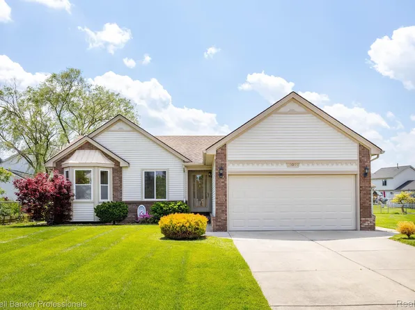 49099 Mossy Glen Ct, Chesterfield, MI 48051