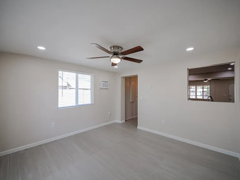 1053 E Weldon Ave — Photo 11