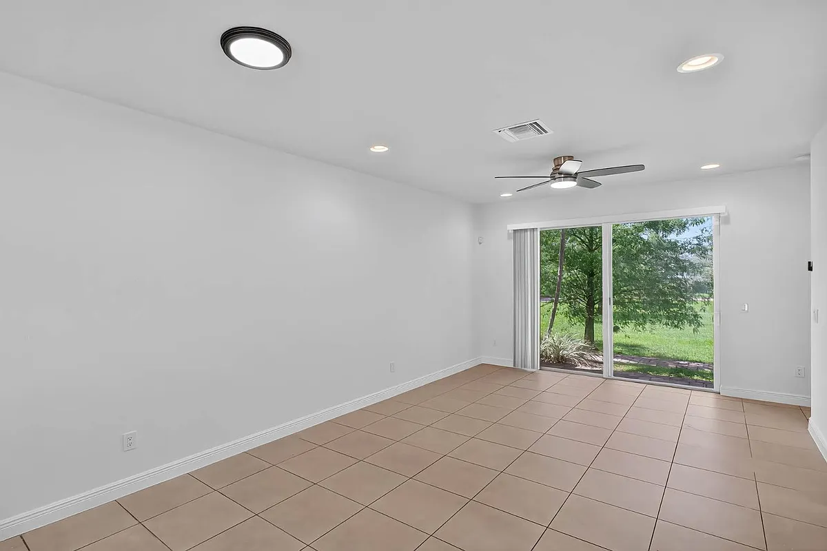 Unit Photo - 8815 NW 76th St