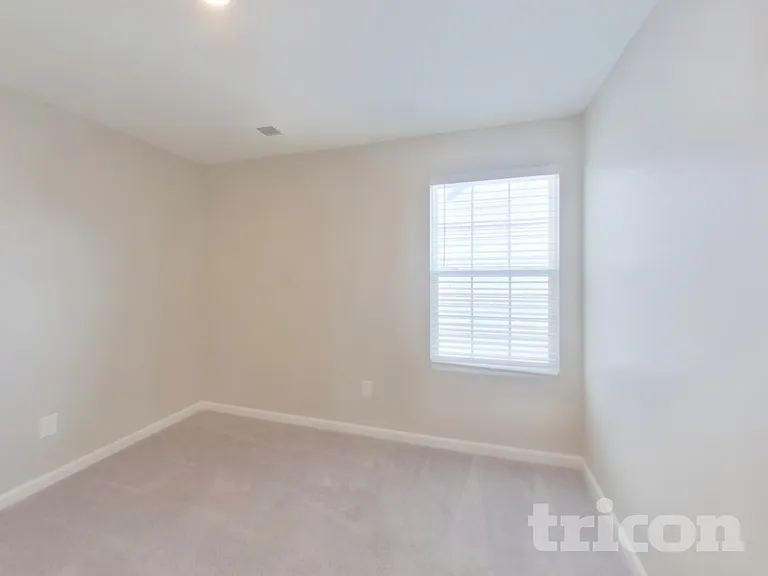 1715 Southwold Ln — Photo 9