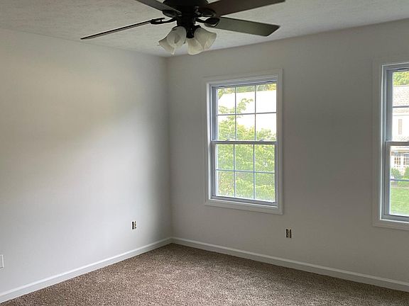 Oversized Master Bedroom that can fit a California king size bed and suite of dressers, cable ready that has an on suite master bathroom