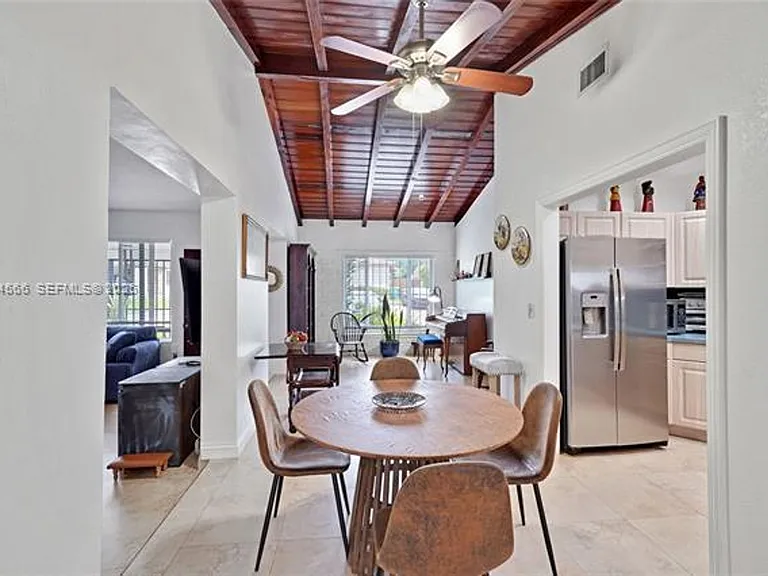 2834 SW 33rd Ave — Photo 9