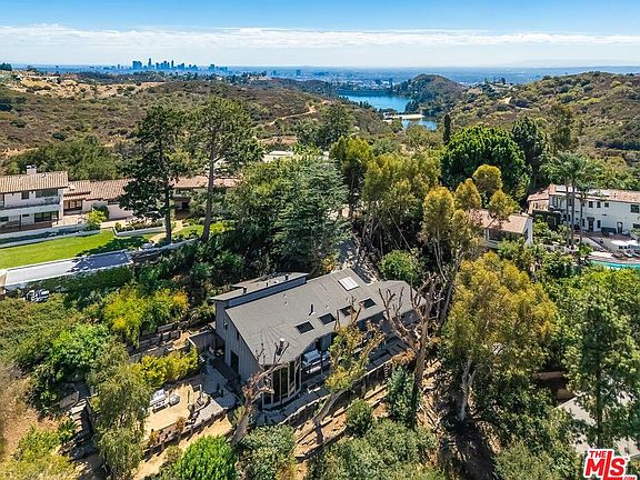 3rd image of 3583 Wonder View Dr