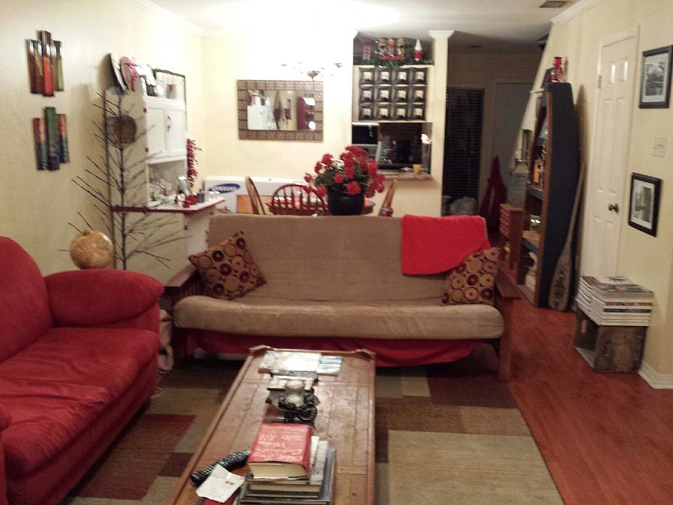 2nd image of 22 Summer Oaks Dr