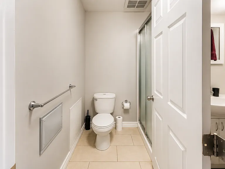 73 Blackburn Ave — Photo 22