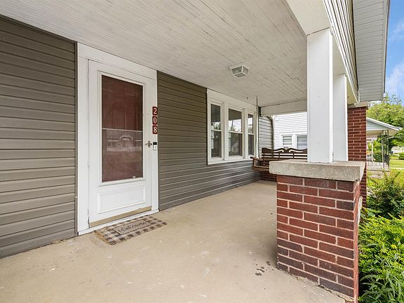 3rd image of 208 S Nichols Ave