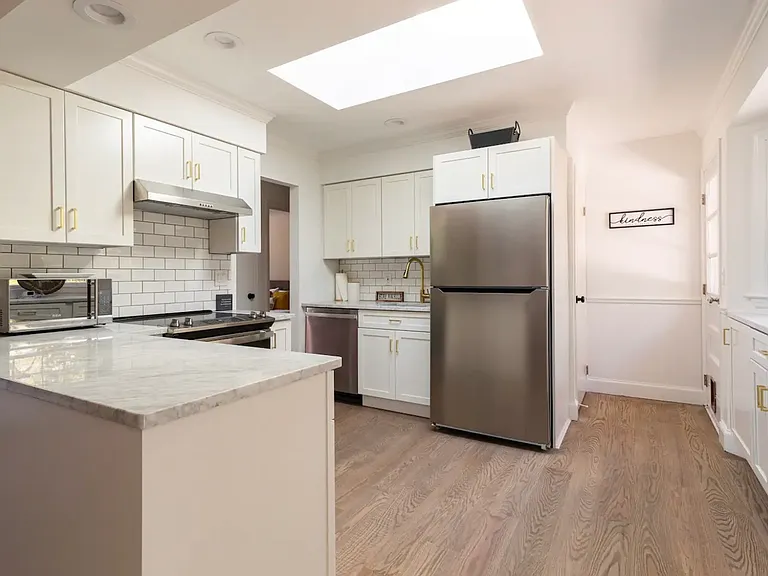 99 Harbor Blvd — Photo 9