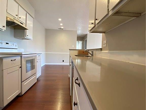 2nd image of 9902 Hundred Oaks Cir #A