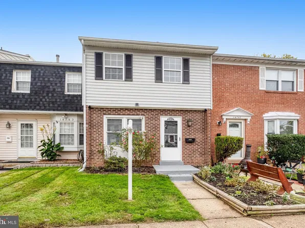 14745 Hackwood St, Woodbridge, VA 22191