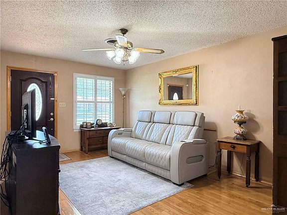 3rd image of 2320 W Palm Cir