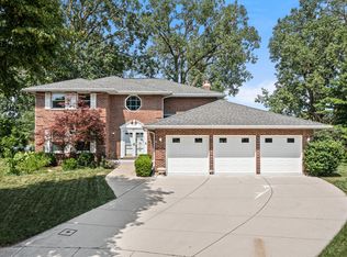 887 N Dovington Ct, Hoffman Estates, IL 60169