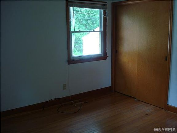 5th image of 109 E Grand Blvd