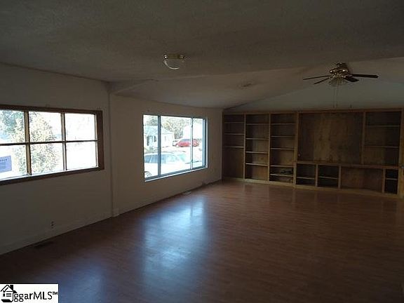 3rd image of 10 Echols Dr