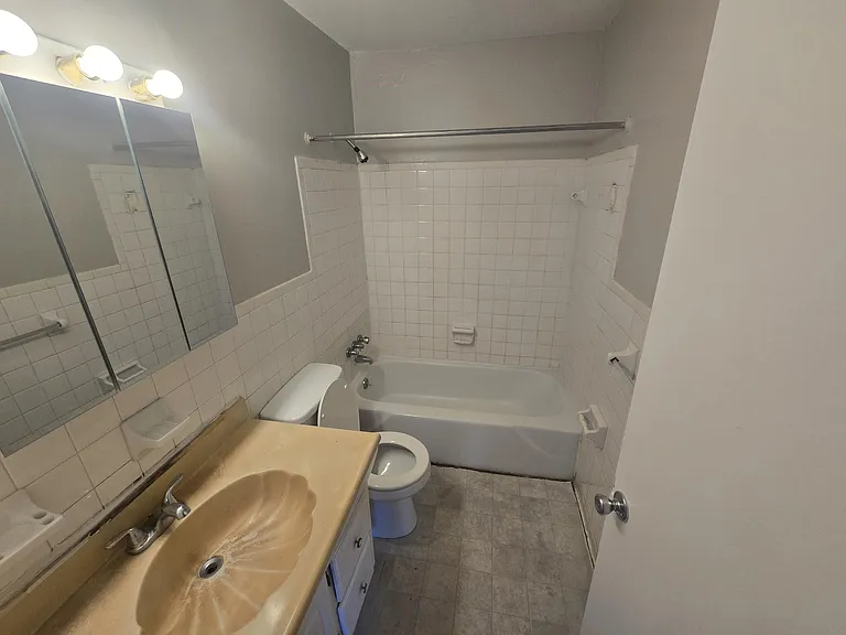 1305 Burks St SW #8 — Photo 5