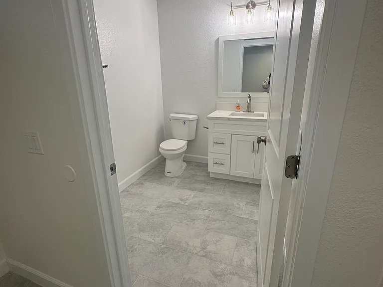 88 Stanford Ct — Photo 5