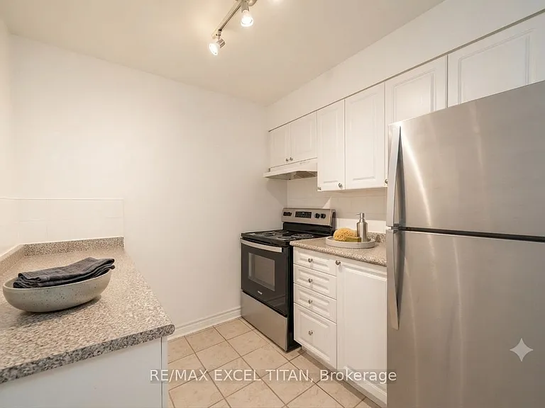 1401 Dupont St #115 — Photo 6