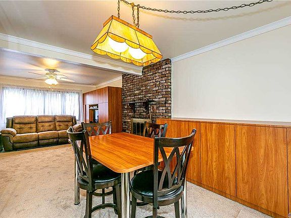 4th image of 50 Peachtree Ln